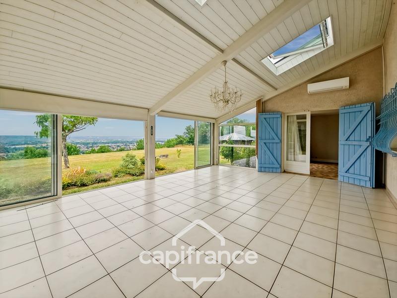 Maison - 235 m² - 7 pièces