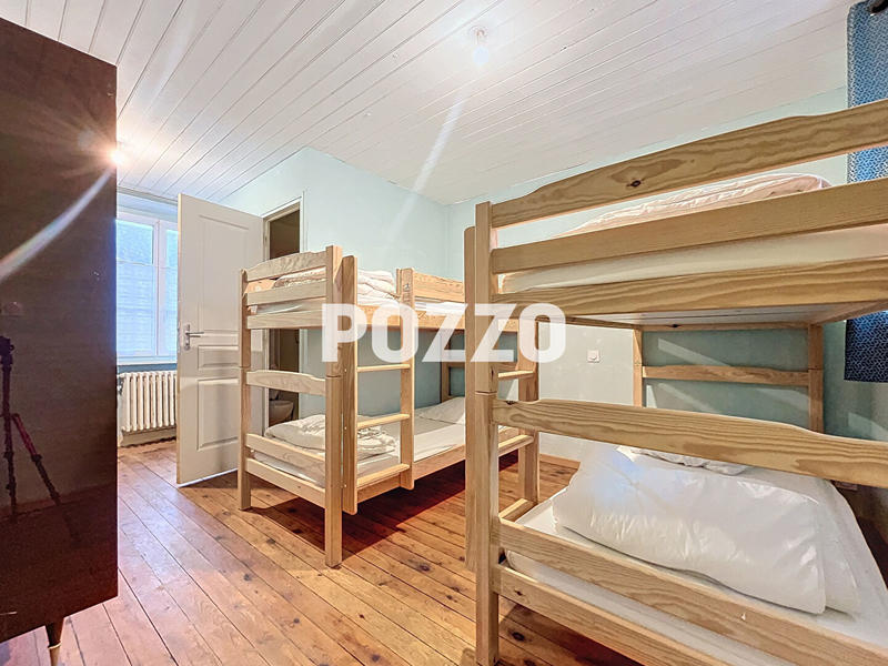 Maison - 240 m² - 16 pièces