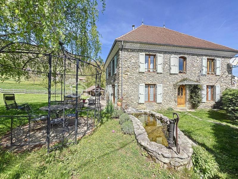 Maison en pierre - 160 m² - 6 pièces