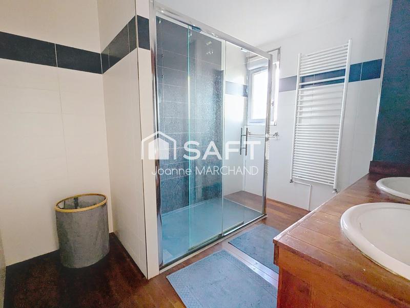 Maison - 230 m² - 7 pièces