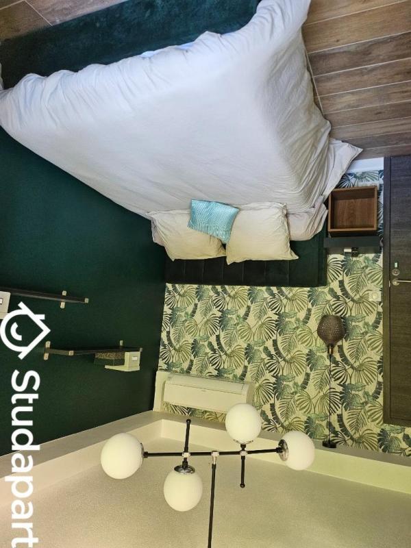 Chambre - 11 m² - 1 pièce