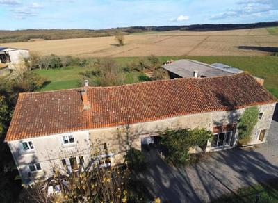 Maison - 224 m² - 8 pièces