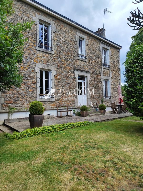 Propriété - 181 m² - 9 pièces