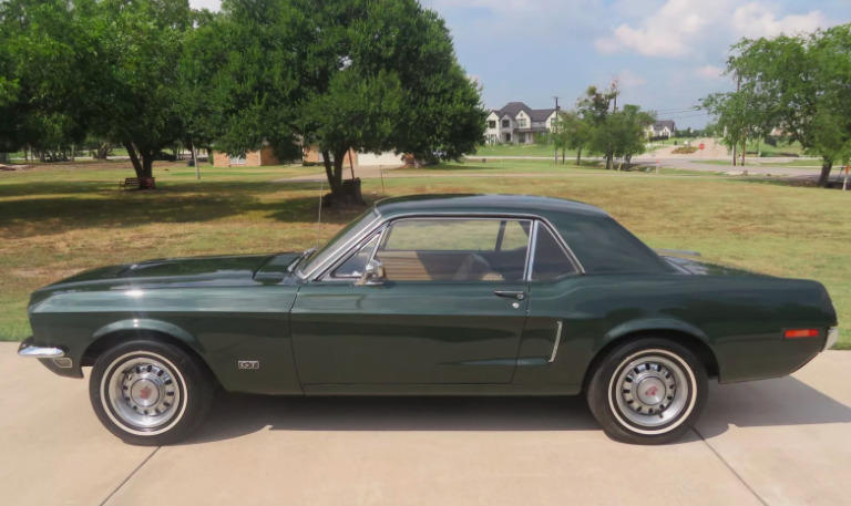 Ford Mustang Coupe V8