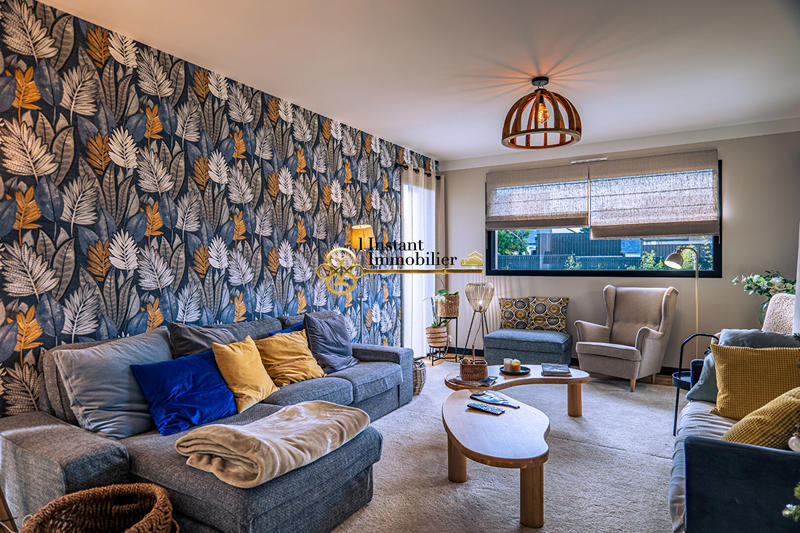 Maison - 238 m² - 8 pièces