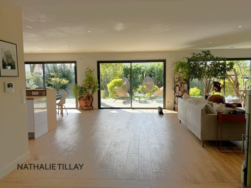 Maison - 345 m² - 9 pièces