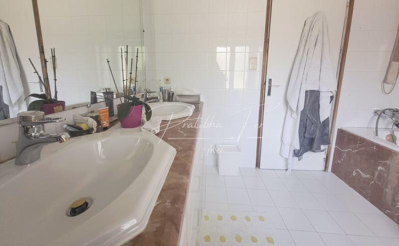 Maison - 251 m² - 8 pièces