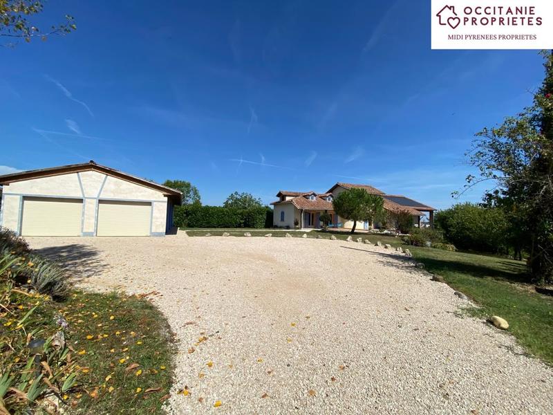 Propriété - 390 m² - 8 pièces