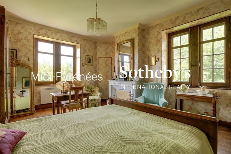 Château - 302 m² - 8 pièces