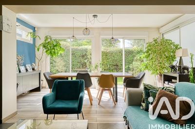 Maison - 180 m² - 8 pièces