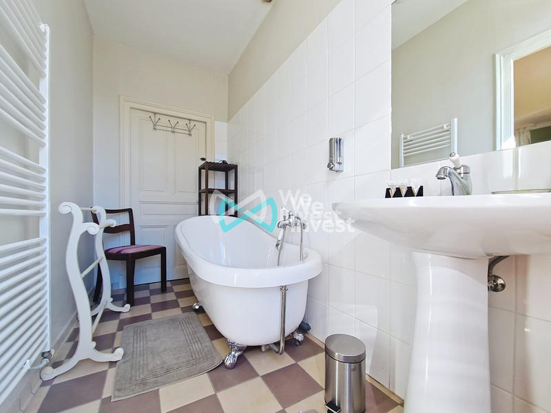 Maison - 445 m² - 7 pièces