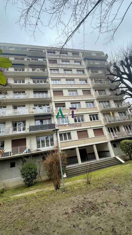 Appartement - 90 m² - 4 pièces