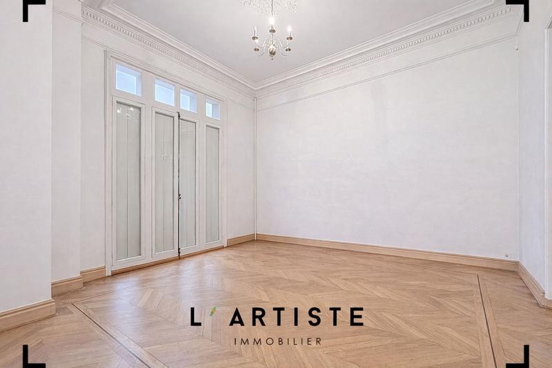 Château - 590 m² - 16 pièces