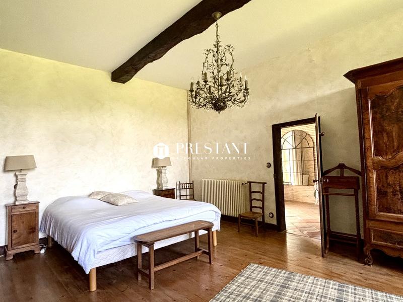 Maison - 520 m² - 11 pièces