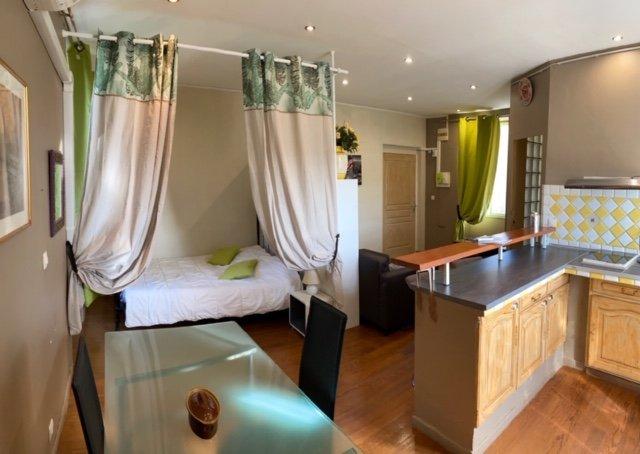 Maison - 400 m² - 8 pièces