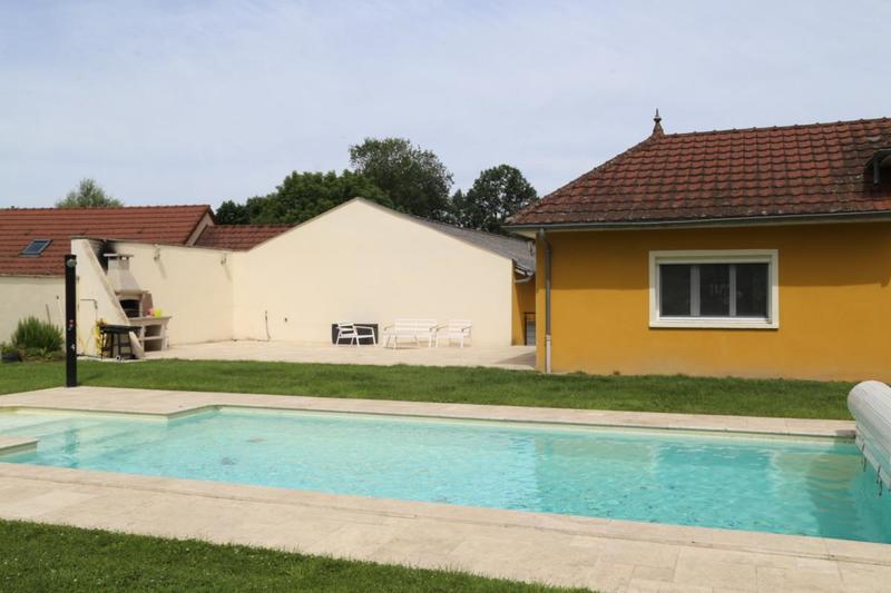 Maison - 330 m² - 10 pièces