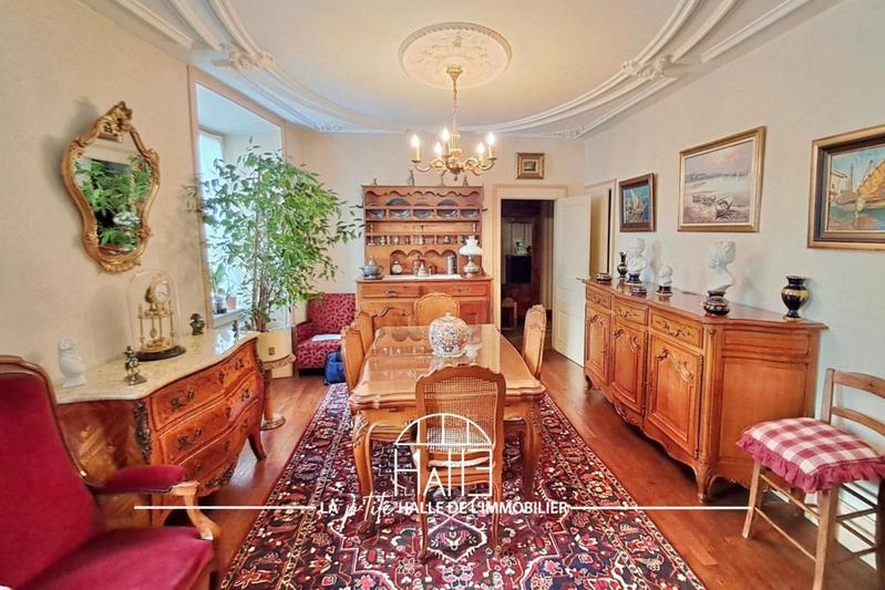 Maison - 214 m² - 6 pièces