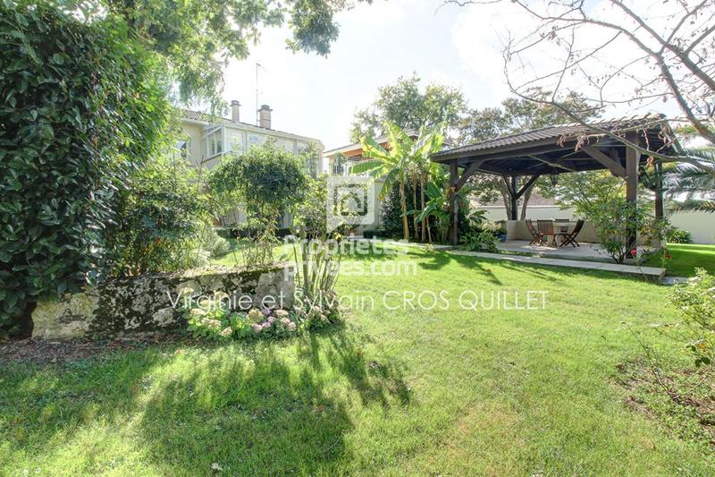 Maison - 245 m² - 7 pièces