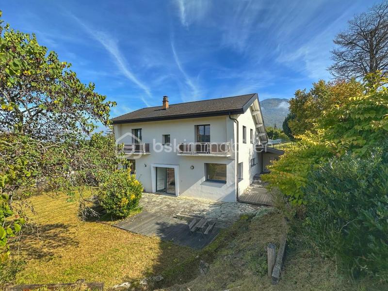 Propriété - 220 m² - 6 pièces