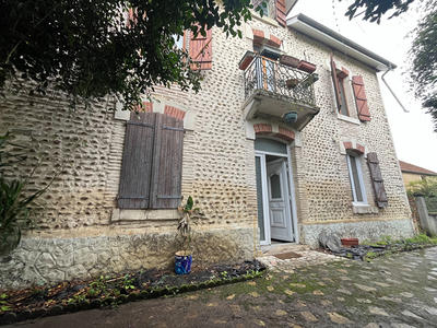 Maison - 203 m² - 9 pièces