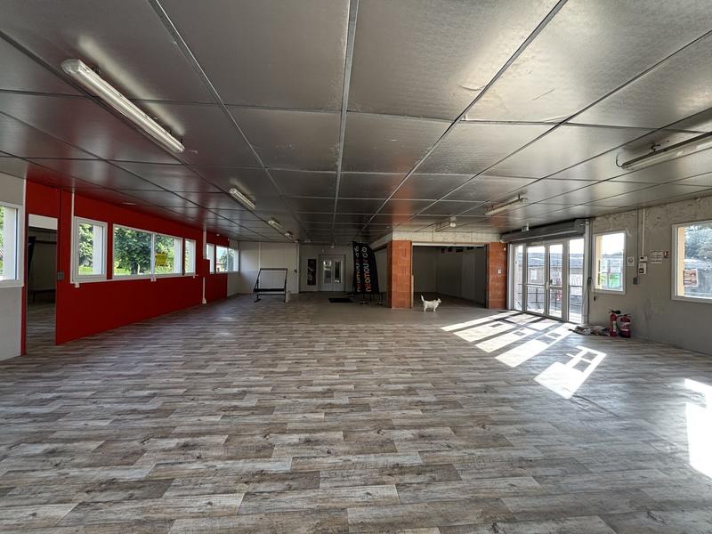 Local commercial - 2 174 m²