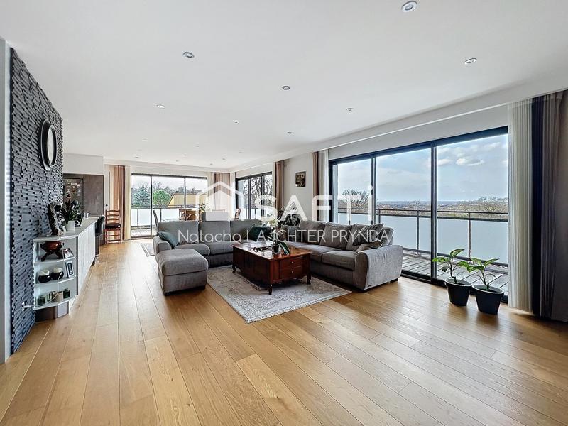 Maison - 240 m² - 7 pièces