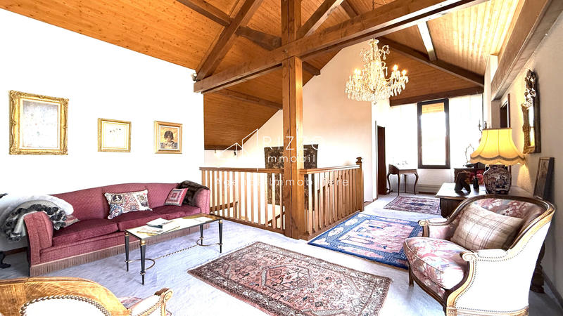 Maison - 330 m² - 12 pièces