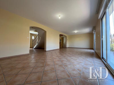 Maison - 204 m² - 7 pièces