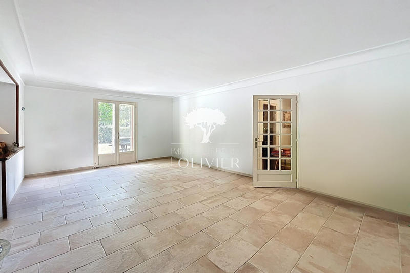 Maison - 250 m² - 7 pièces