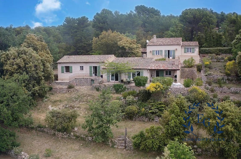 Maison traditionnelle - 218 m² - 6 pièces