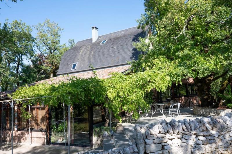 Propriété - 225 m² - 9 pièces