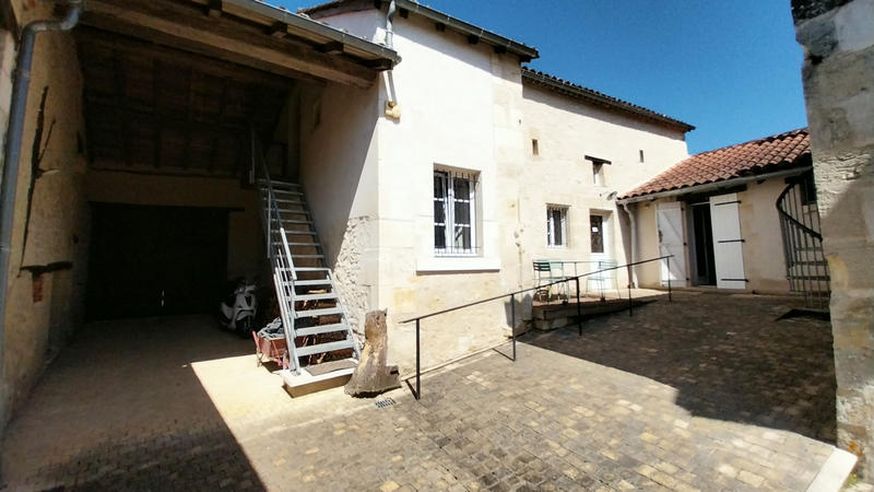 Propriété - 300 m² - 10 pièces