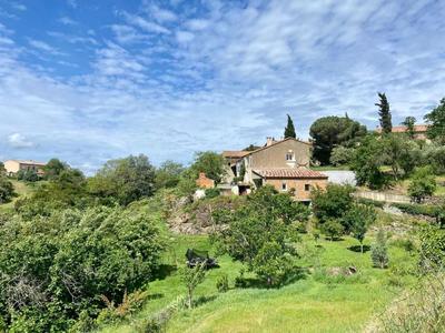 Propriété - 200 m² - 8 pièces