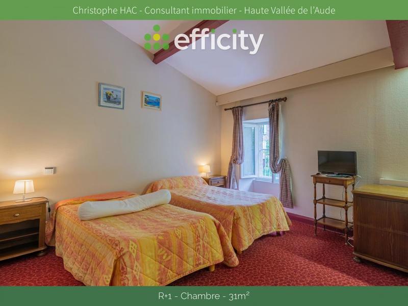 Maison - 670 m² - 13 pièces