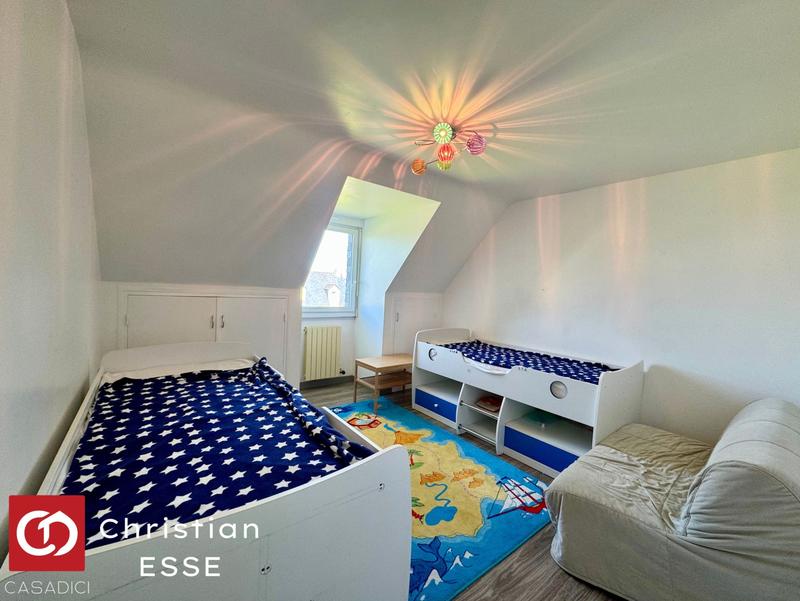 Maison traditionnelle - 149 m² - 6 pièces