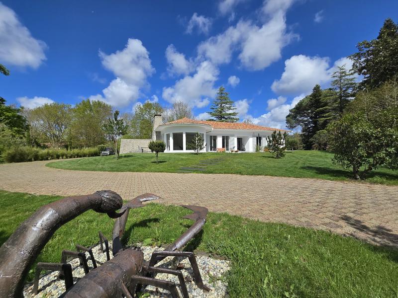 Maison - 202 m² - 6 pièces