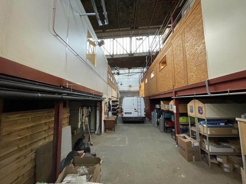 Local d'activités - 670 m²