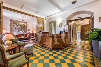 Château - 1 290 m² - 12 pièces