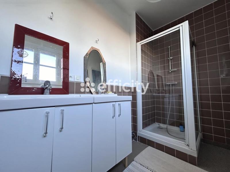 Maison - 210 m² - 8 pièces