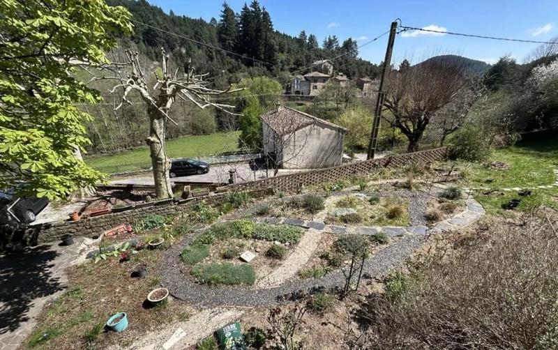 Propriété - 341 m²