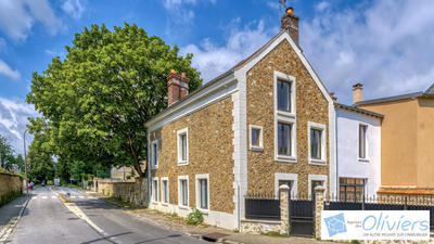 Maison - 229 m² - 9 pièces