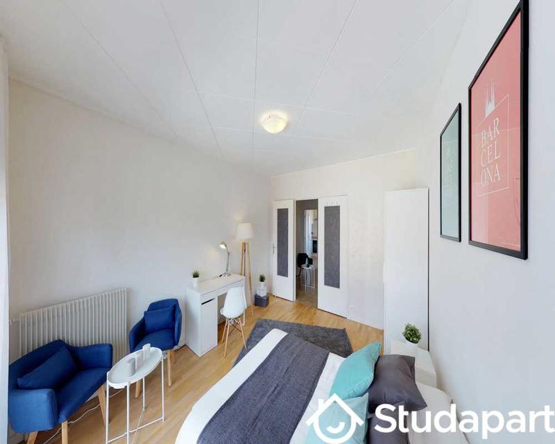 Chambre - 120 m² - 1 pièce