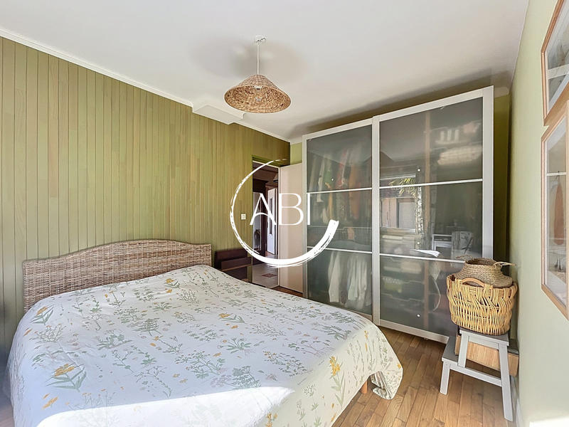 Maison - 201 m² - 9 pièces