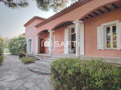 Villa - 152 m² - 8 pièces