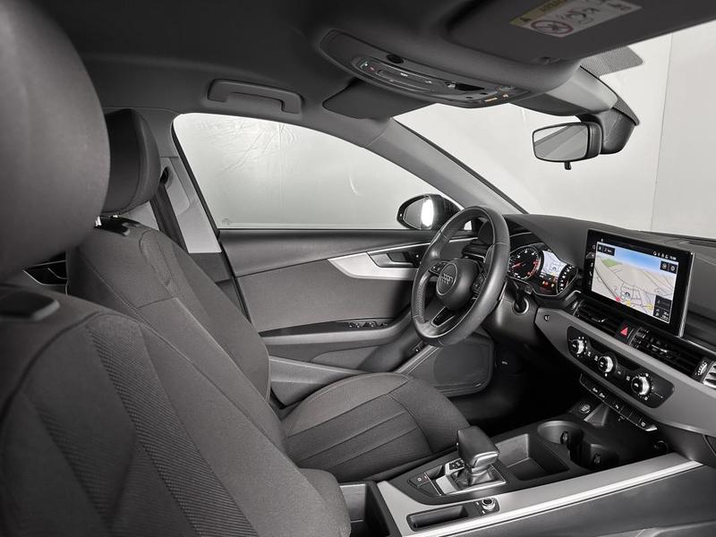 Audi A4 Avant s-Line 30 Tdi 136ch Ja18p Semi Virtual Cockpit Carplay Regul Blackline s-Tronic Mhev