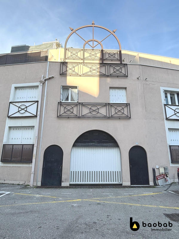 Parking / Garage - 11 m²