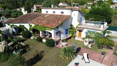 Villa - 300 m² - 10 pièces