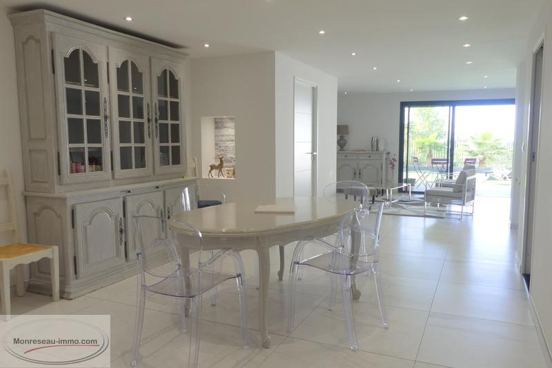 Demeure - 235 m² - 8 pièces