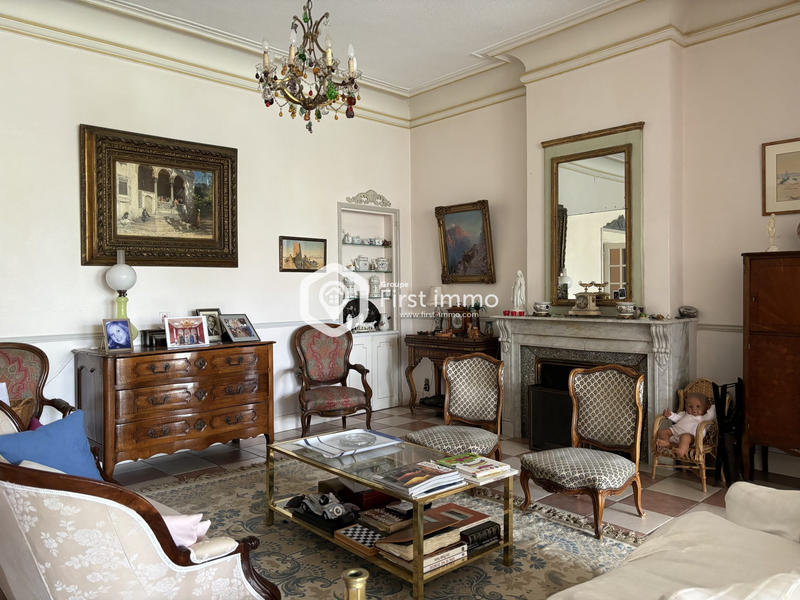 Maison - 328 m² - 10 pièces