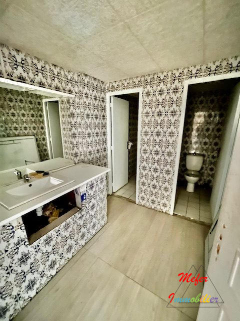 Local commercial - 110 m² - 4 pièces